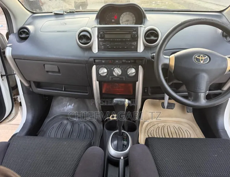 Toyota IST 2004 Off white