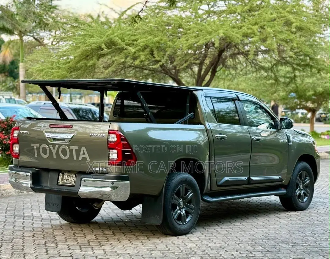 Toyota Hilux 2022 Gray