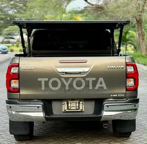 Toyota Hilux 2022 Gray