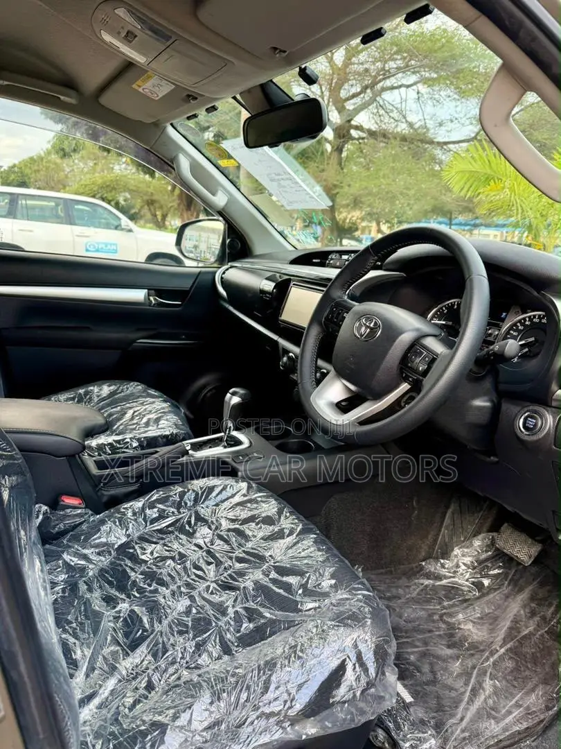 Toyota Hilux 2022 Gray
