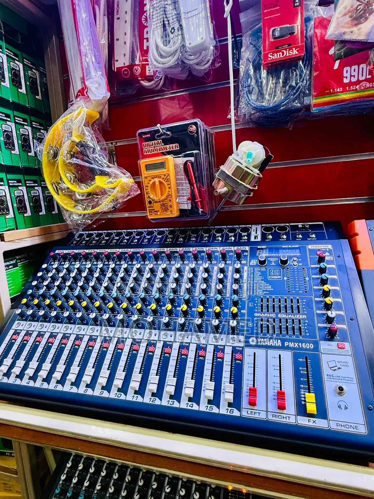  Yamaha Powered Mixer 16 Ways 