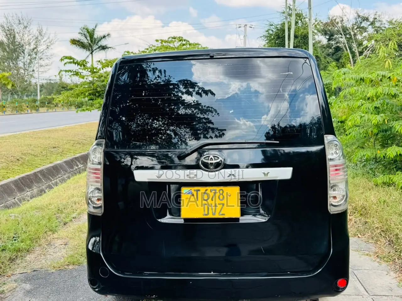 Toyota Voxy Trans-X 2WD 5-Seater 2010 Black