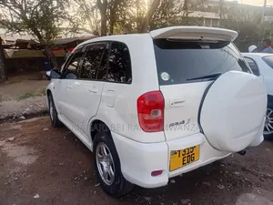 Toyota RAV4 2005 White