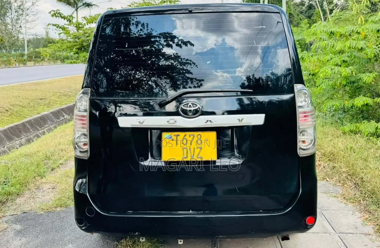 Toyota Voxy Trans-X 2WD 5-Seater 2008 Black