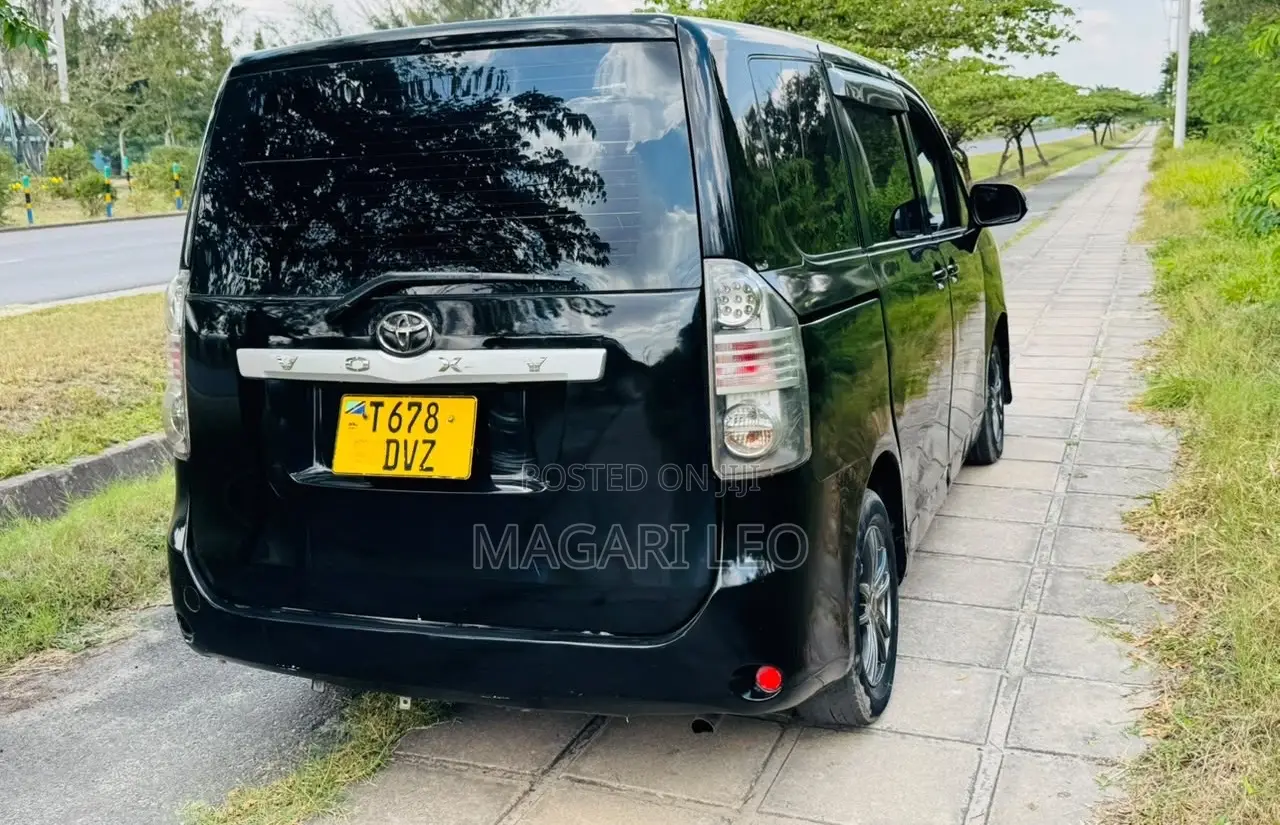 Toyota Voxy Trans-X 2WD 5-Seater 2008 Black