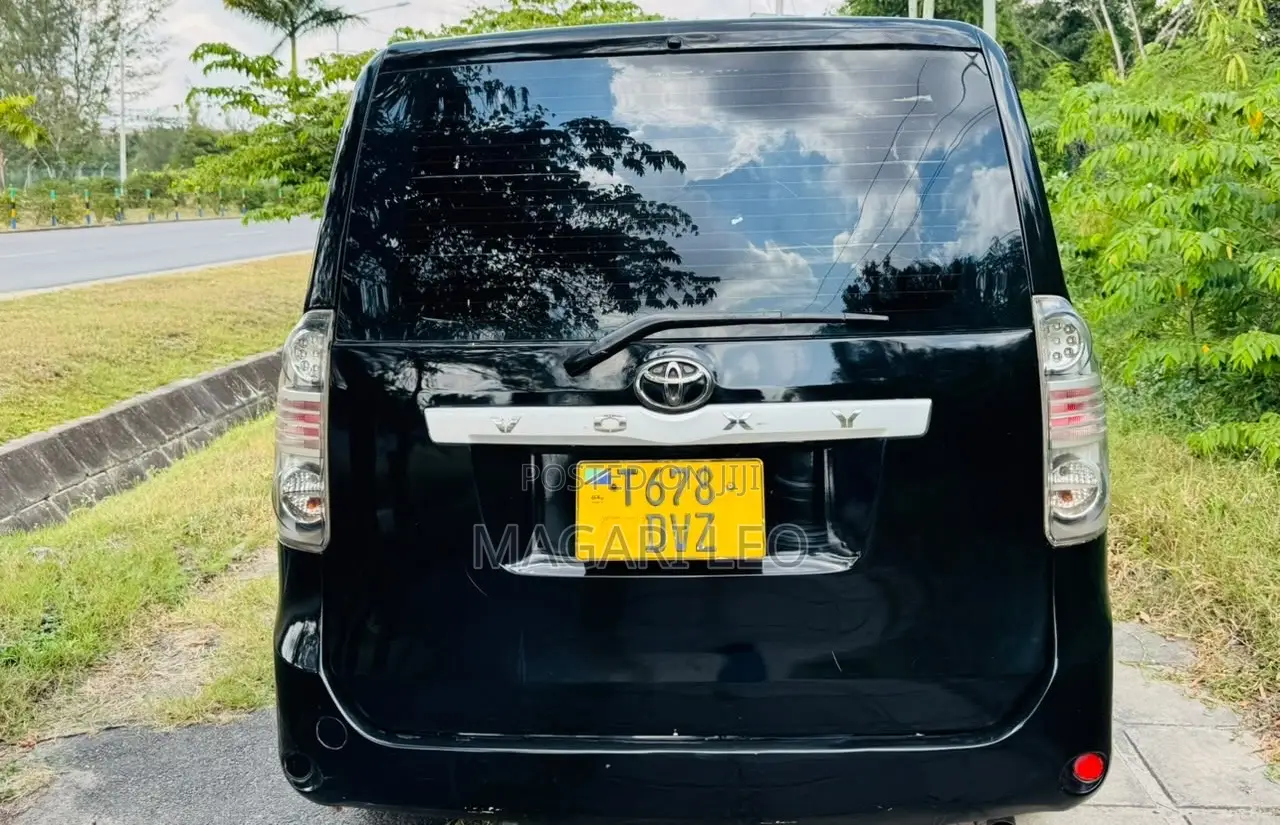 Toyota Voxy Trans-X 2WD 5-Seater 2008 Black