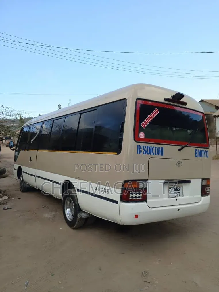 Toyota Coaster 2005 Beige
