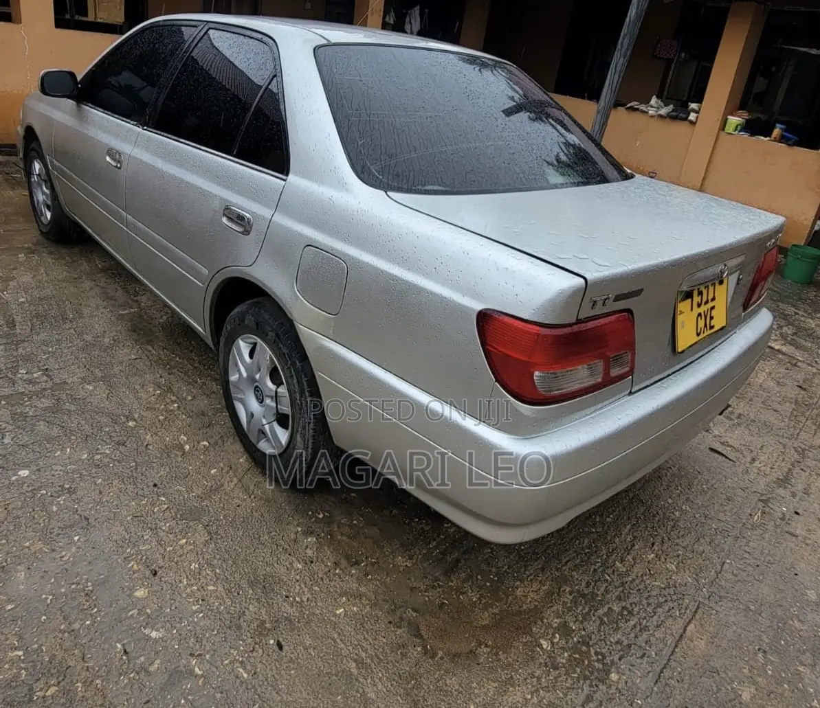 Toyota Carina 1.5 FWD Sedan 2001 Silver