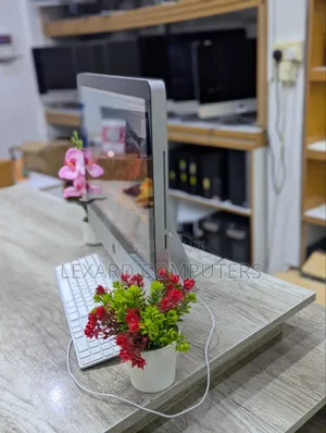 Desktop Computer Apple iMac 4GB Intel Core i5 HDD 500GB