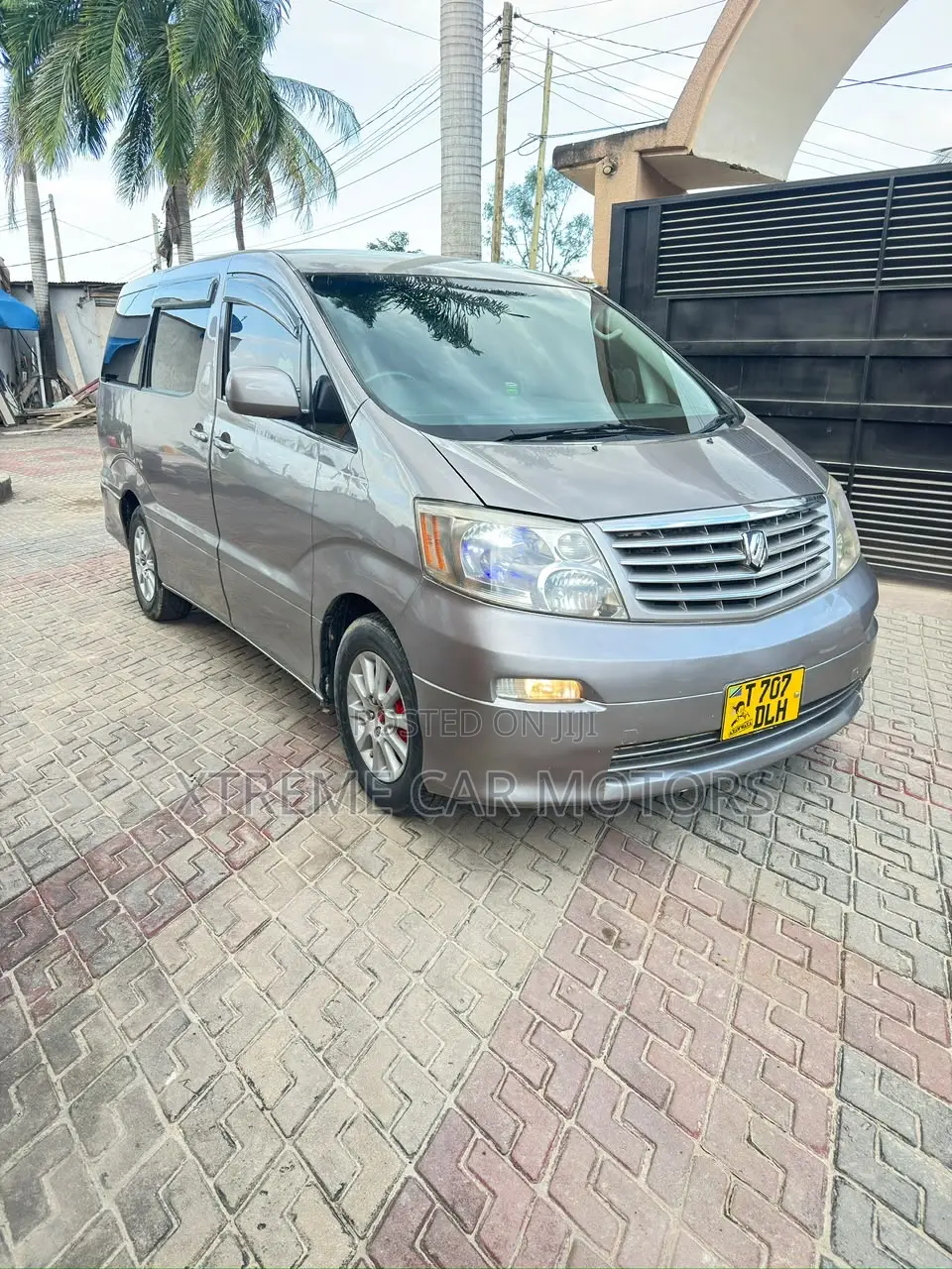 Toyota Alphard 2004 Gray