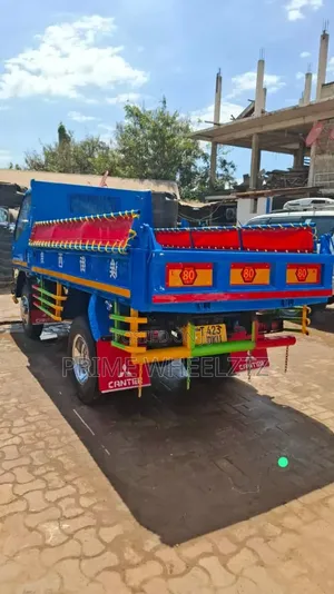 Mitsubishi Tipper 1999 Blue
