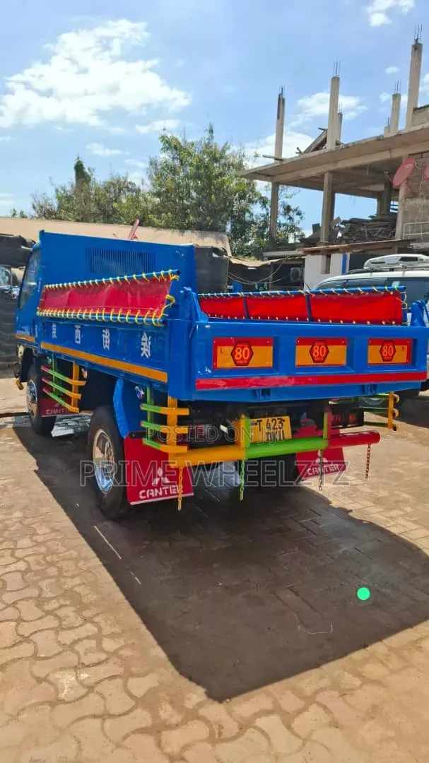 Mitsubishi Tipper 1999 Blue