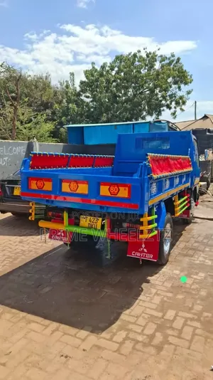 Mitsubishi Tipper 1999 Blue