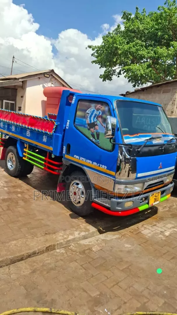 Mitsubishi Tipper 1999 Blue