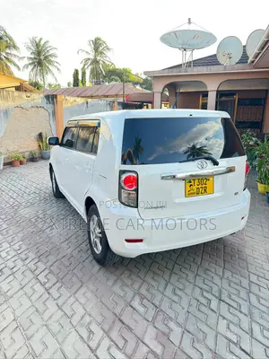 Toyota Corolla Rumion 2010 White