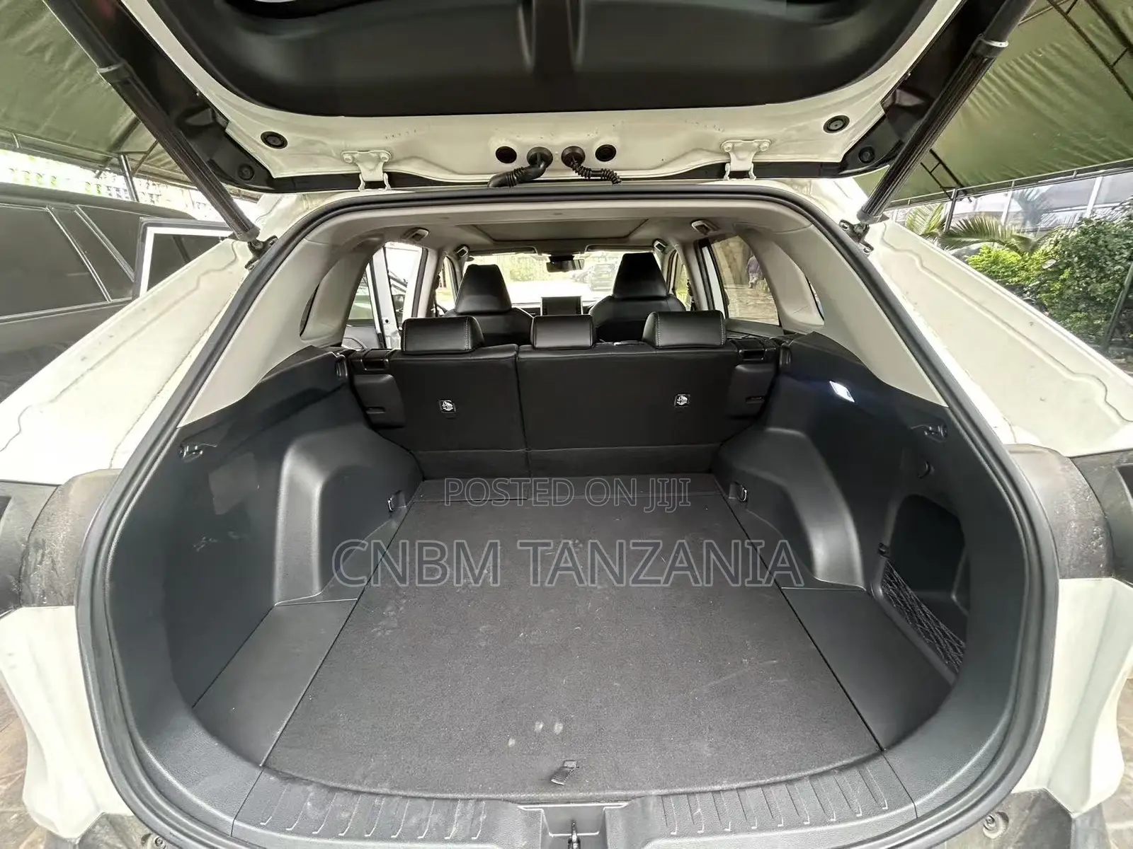 Toyota RAV4 2021 White