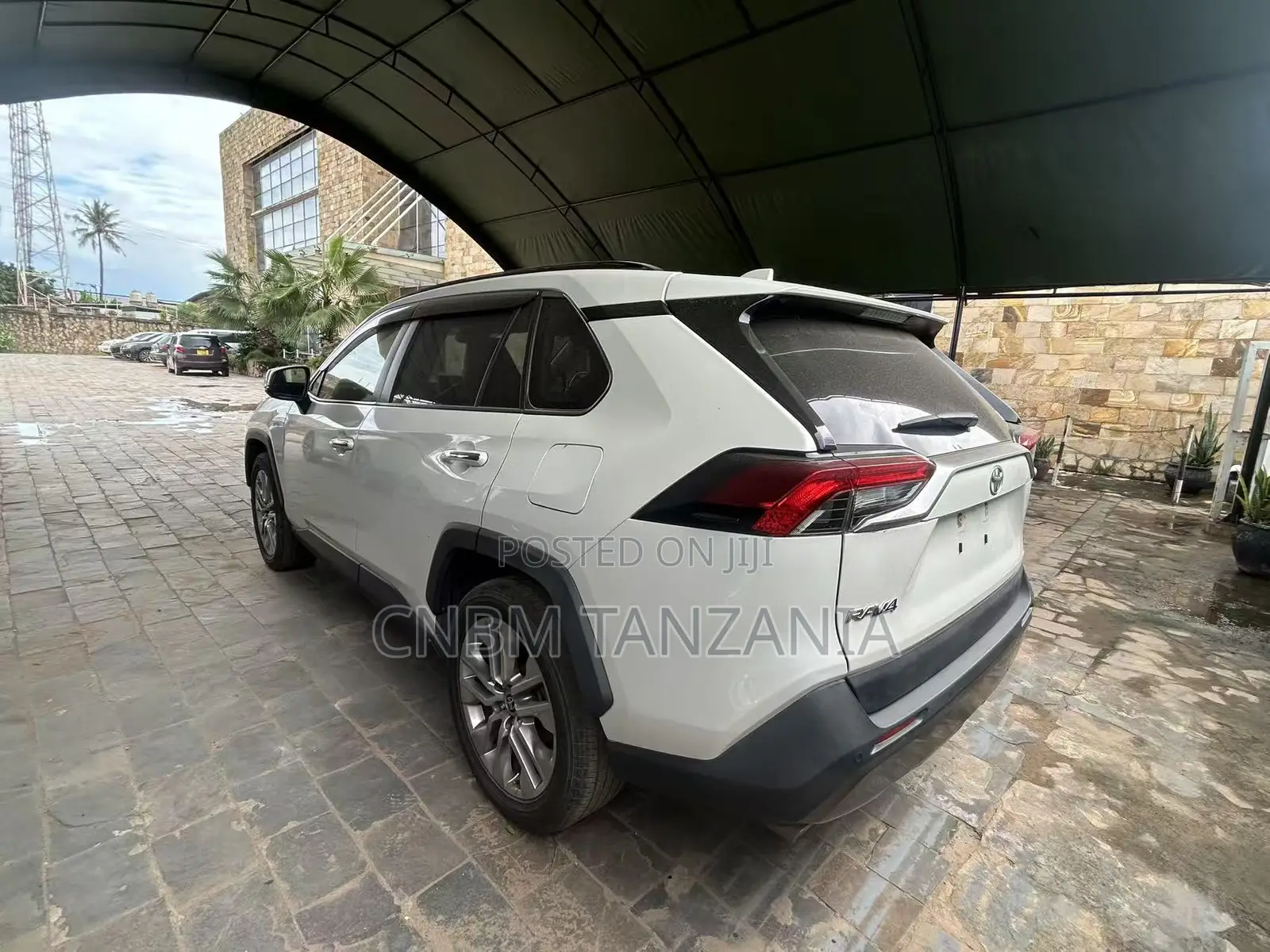 Toyota RAV4 2021 White