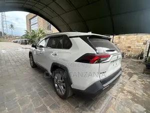 Toyota RAV4 2021 White