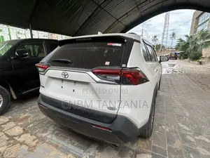 Toyota RAV4 2021 White