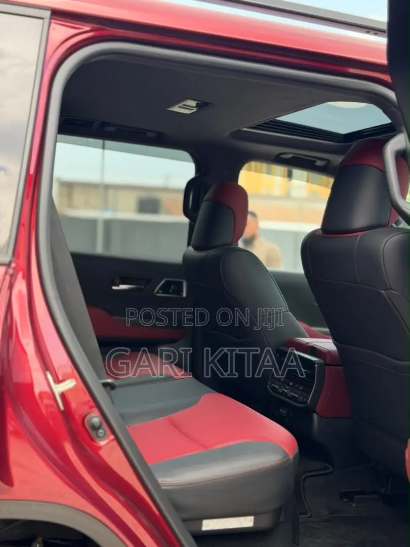 Toyota Land Cruiser 2025 Red