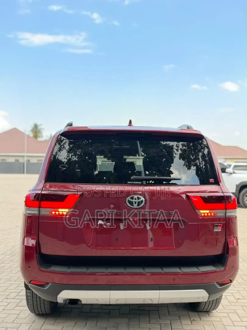 Toyota Land Cruiser 2025 Red