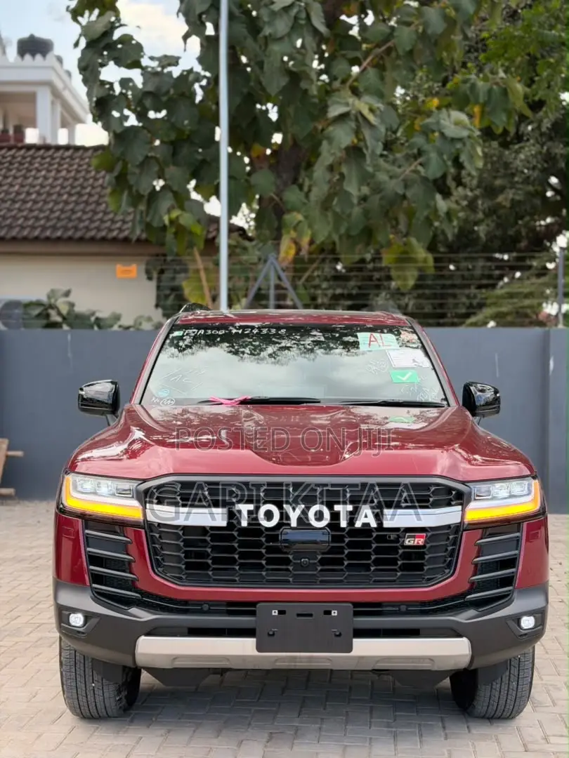 Toyota Land Cruiser 2025 Red