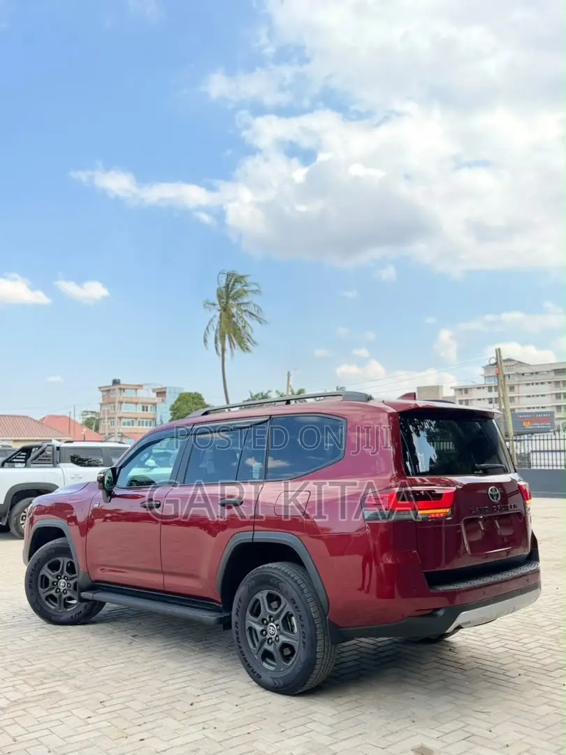 Toyota Land Cruiser 2025 Red