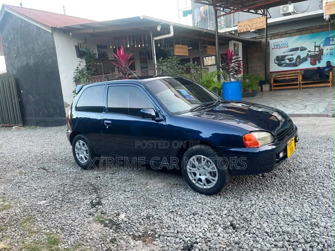 Toyota Starlet 2004 Blue
