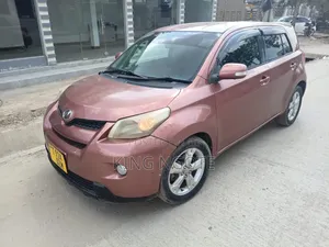 Toyota IST 2007 Pink