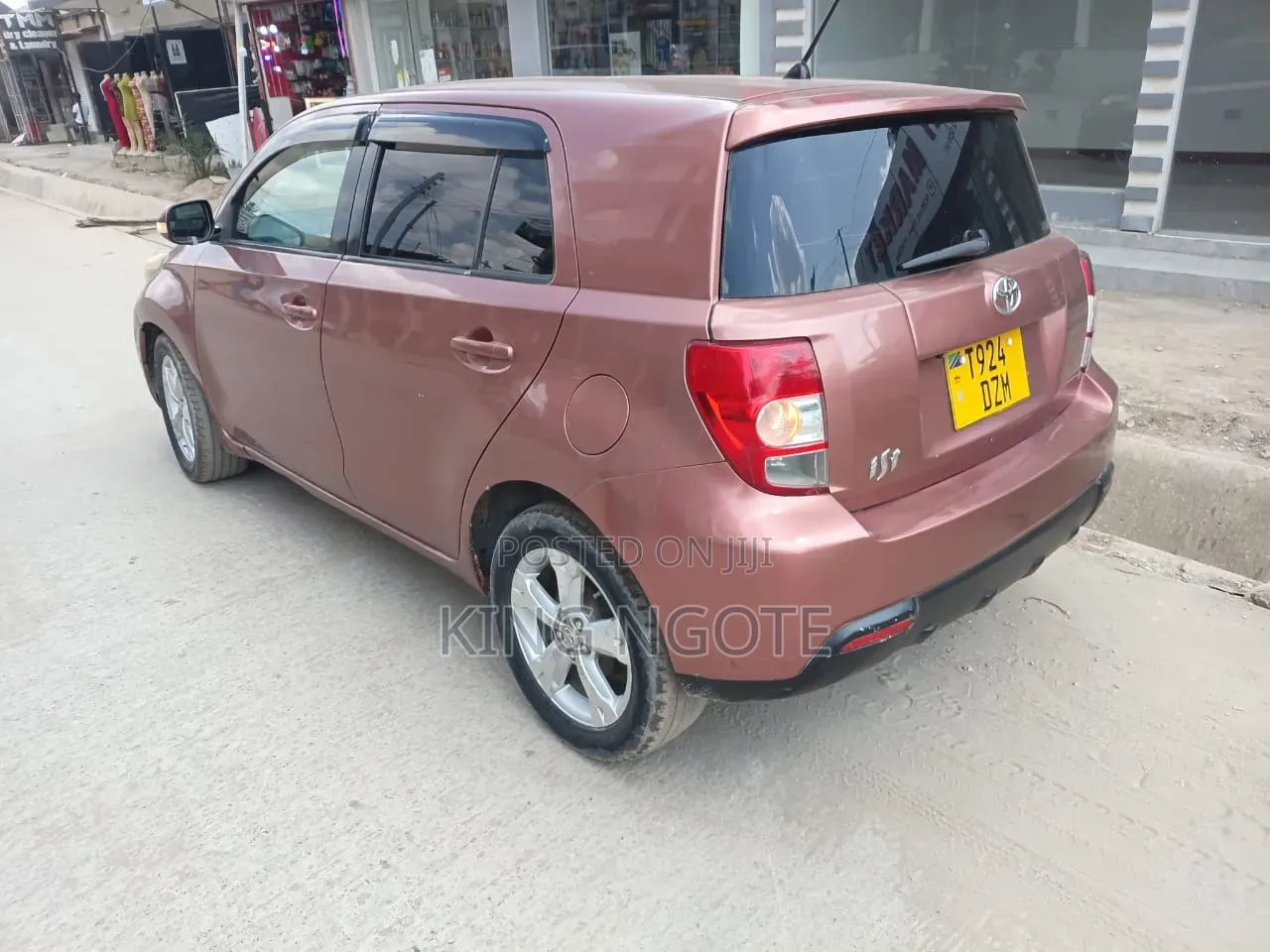 Toyota IST 2007 Pink