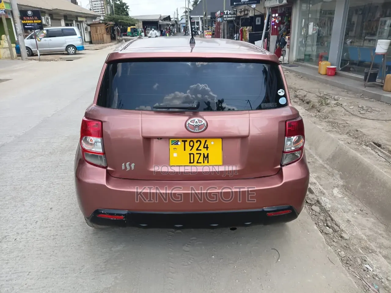 Toyota IST 2007 Pink