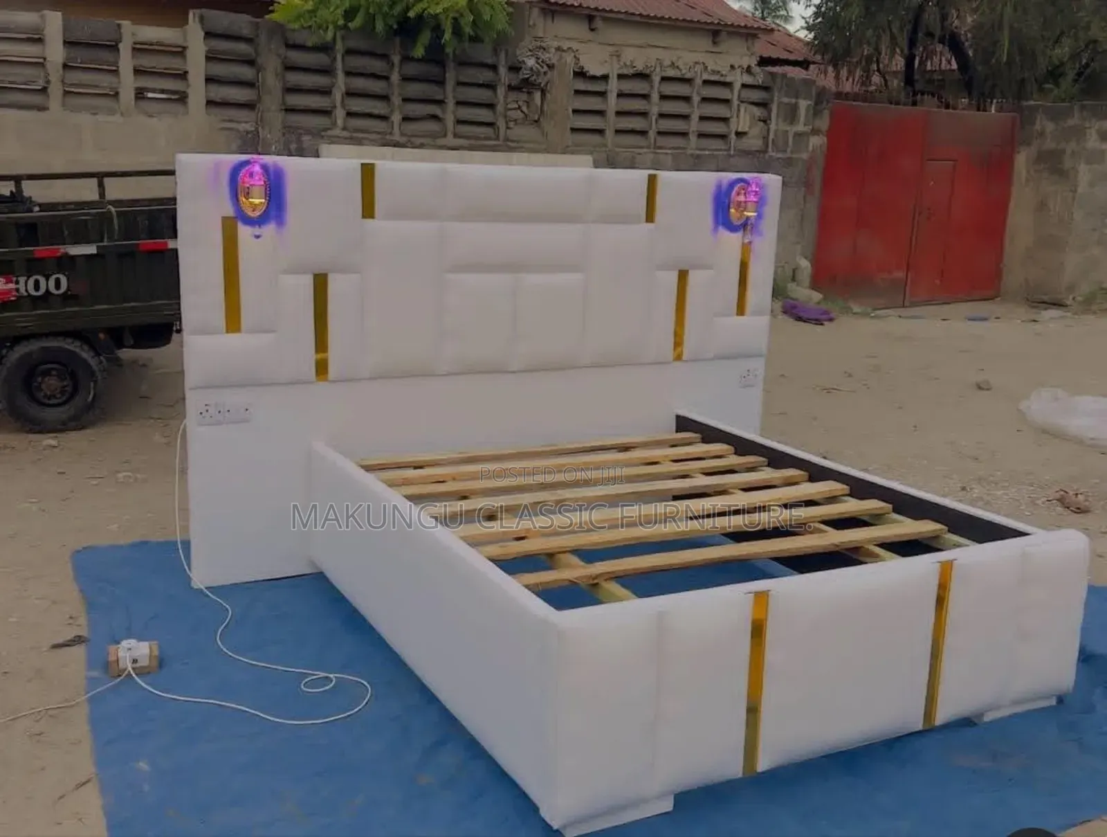 Kitanda Kizuri Sana Cha Bedsofa Na Taa