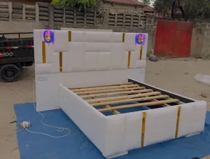 Kitanda Kizuri Sana Cha Bedsofa Na Taa
