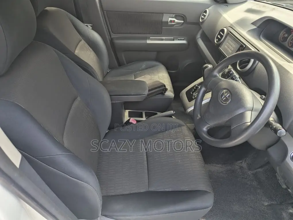 Toyota Corolla Rumion 2010 White