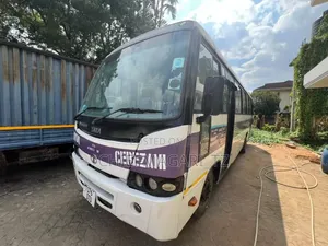 Tata Starbus Ultra Skool 2010 White