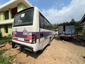 Tata Starbus Ultra Skool 2010 White