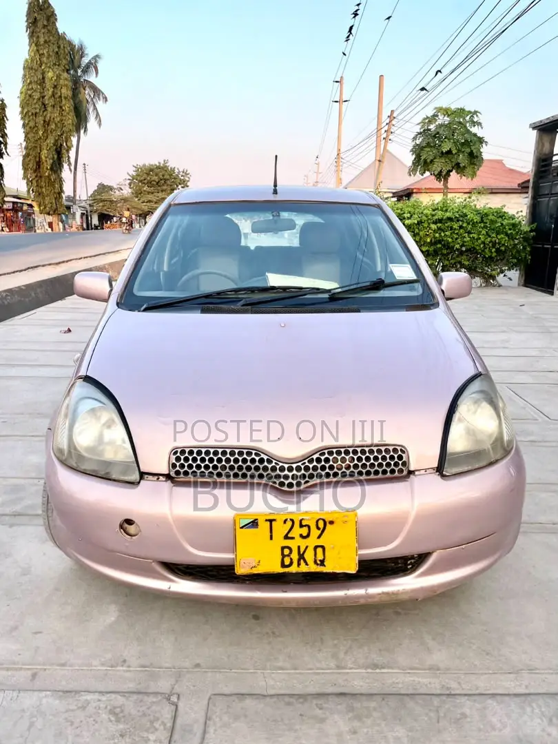 Toyota Vitz 1999 Silver