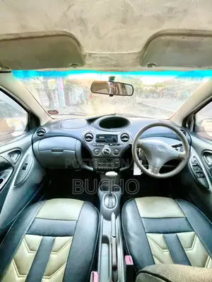 Toyota Vitz 1999 Silver
