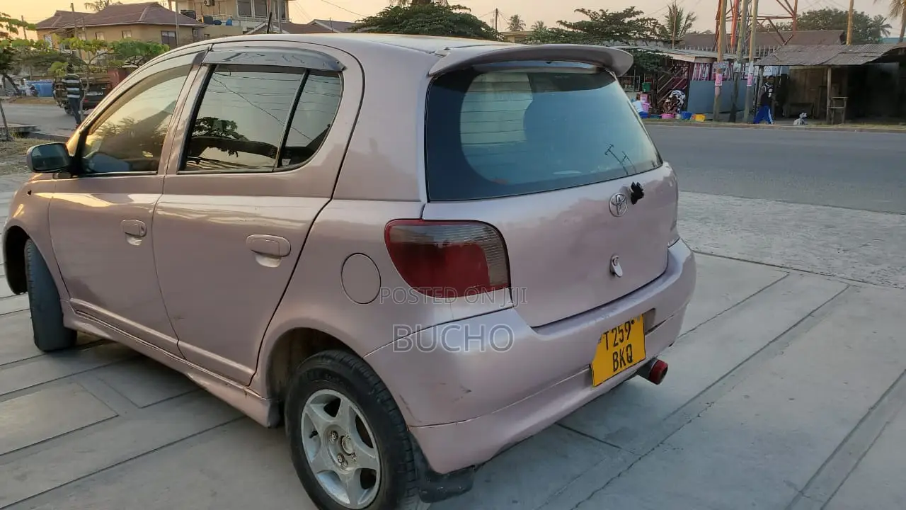 Toyota Vitz 1999 Silver