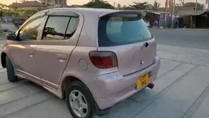 Toyota Vitz 1999 Silver