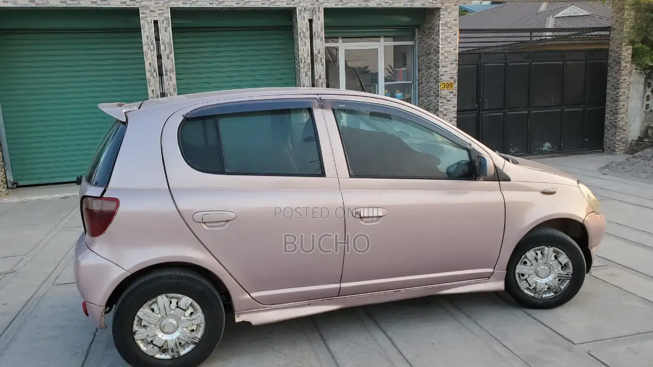 Toyota Vitz 1999 Silver