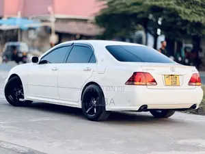 Toyota Crown 2007 White