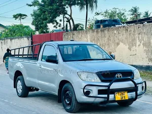 Toyota Hilux 2009 White