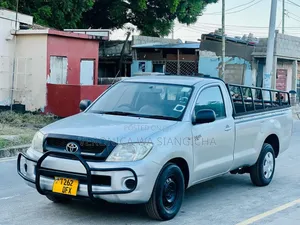 Toyota Hilux 2009 White