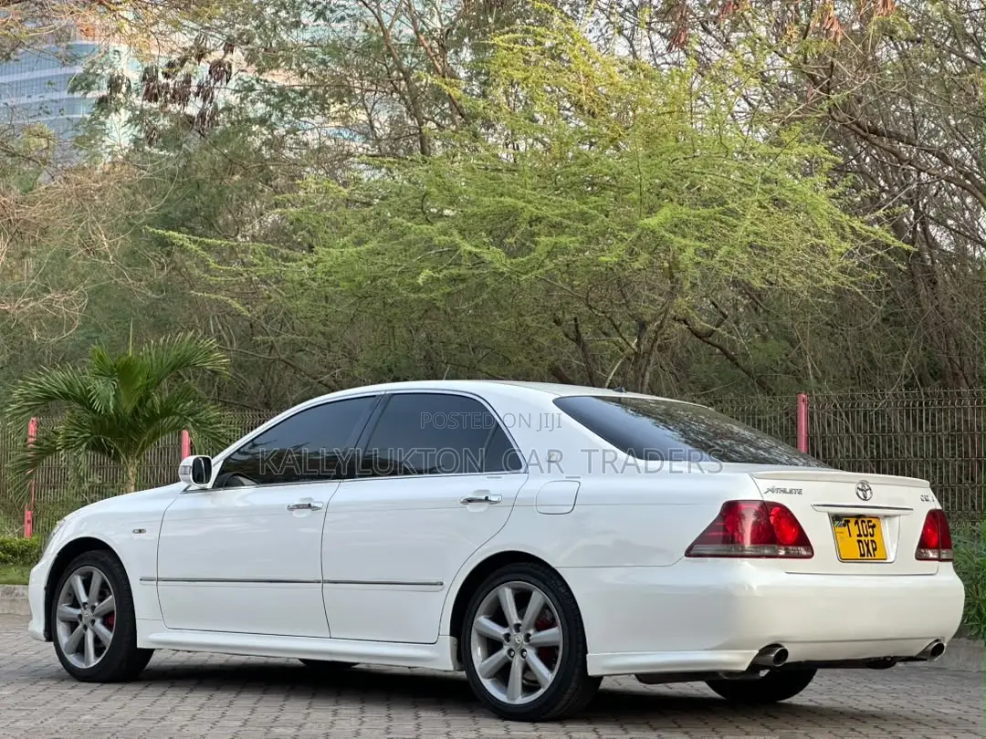 Toyota Crown 2007 White