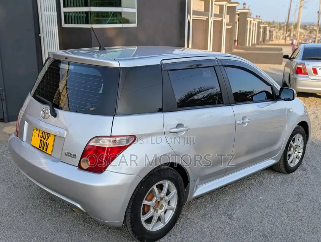 Toyota IST 2005 Silver