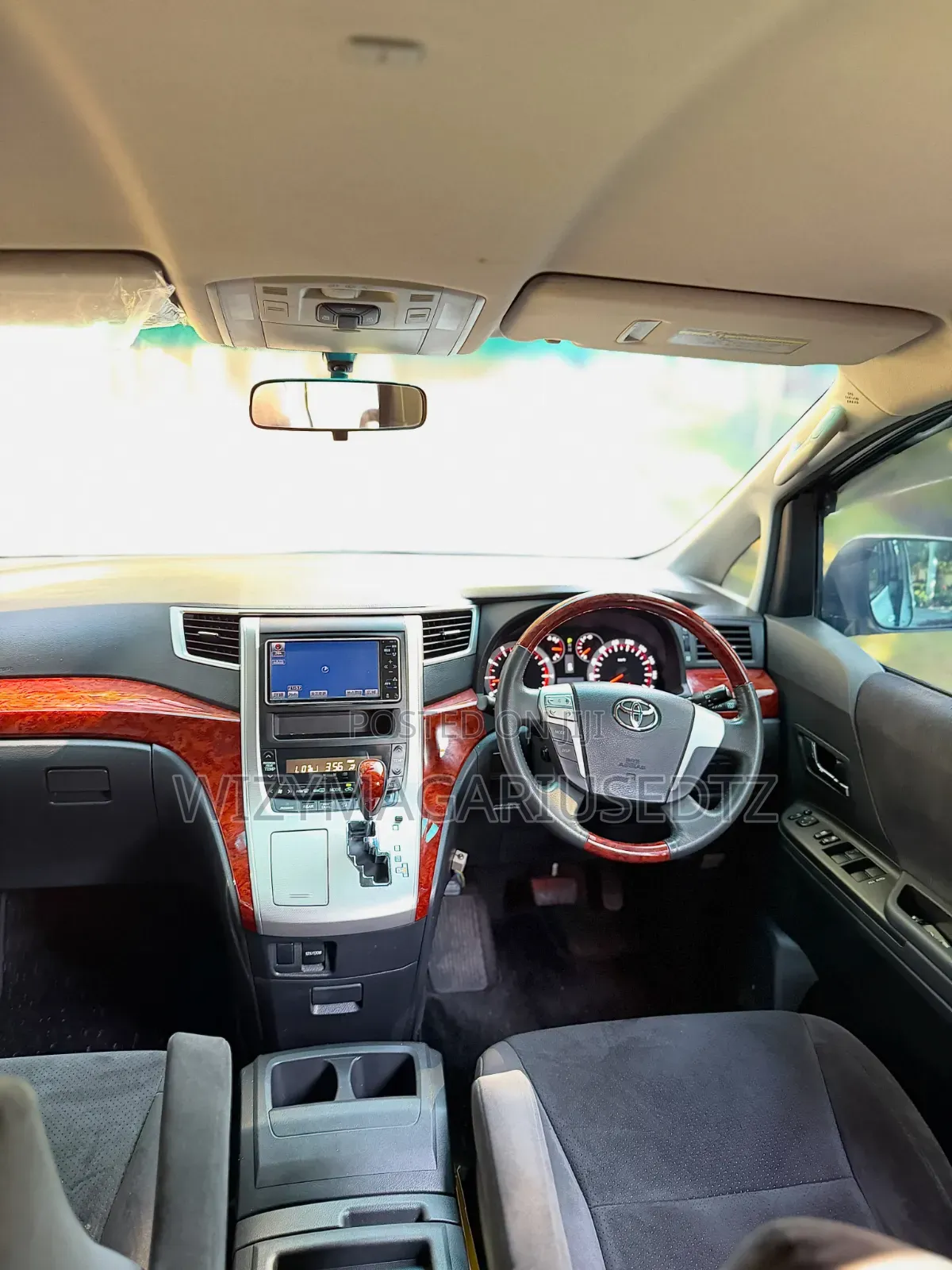 Toyota Vellfire 2010 Pearl