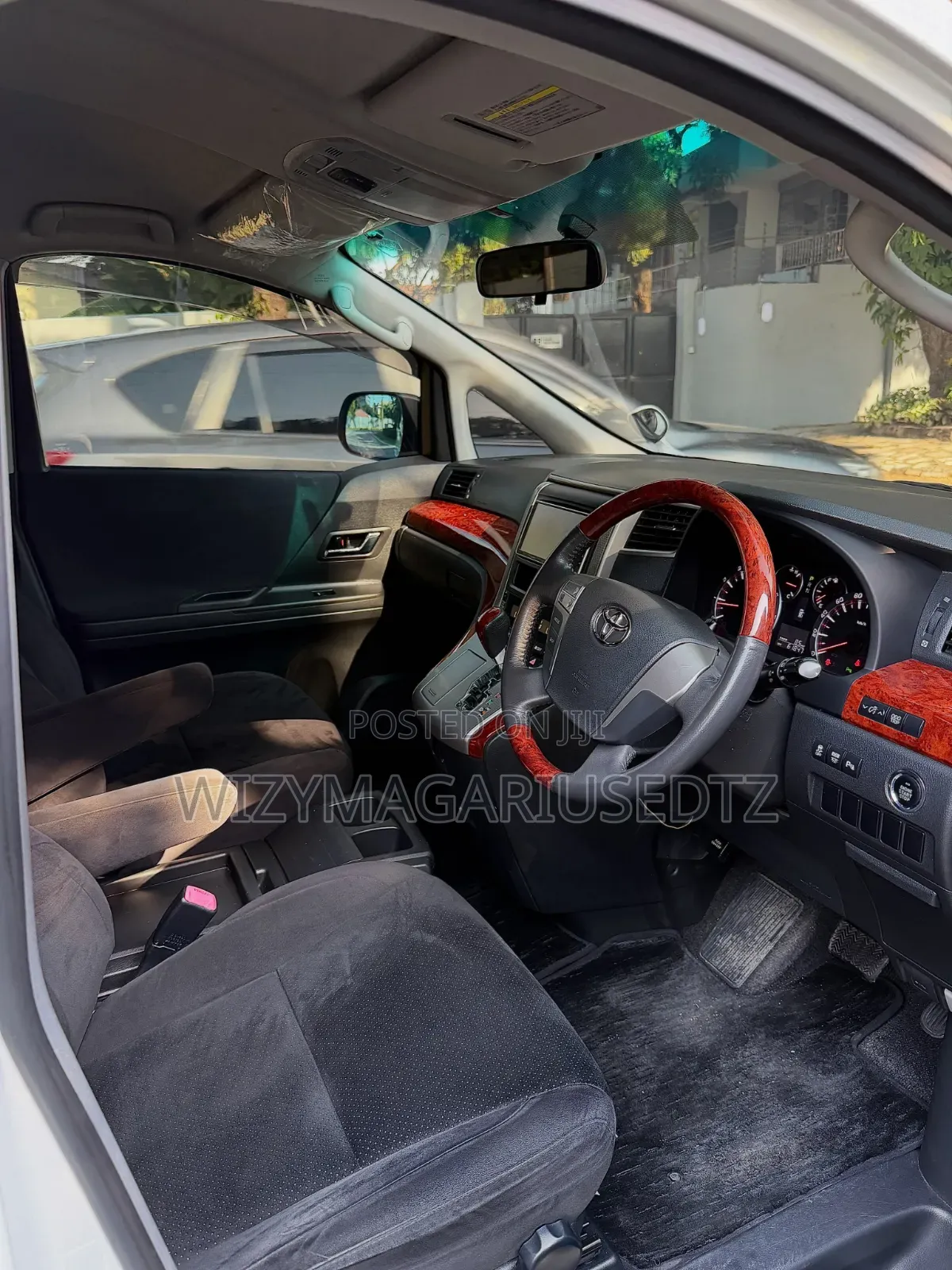 Toyota Vellfire 2010 Pearl