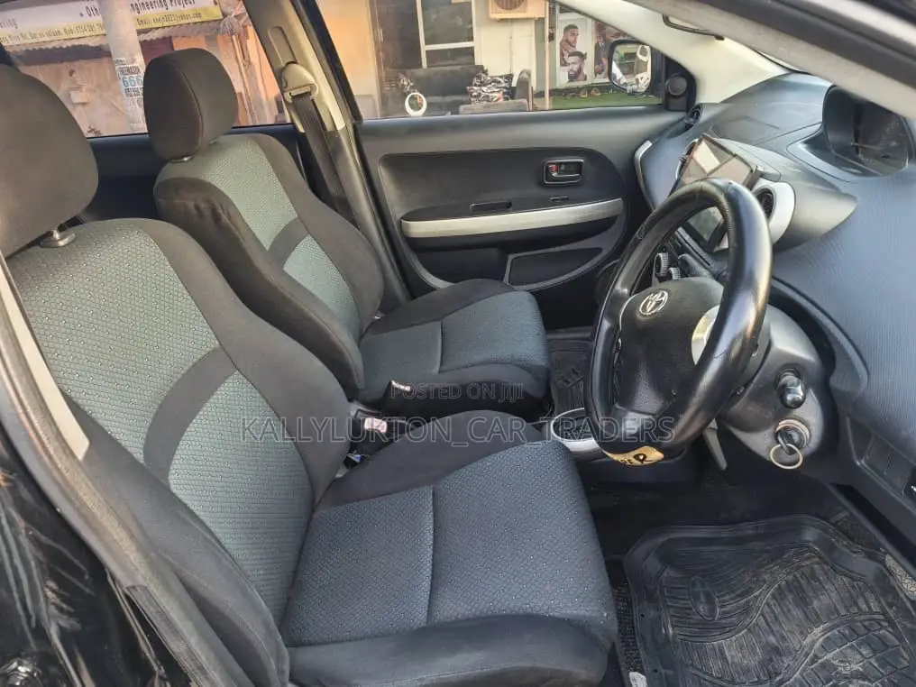 Toyota IST 2005 Black