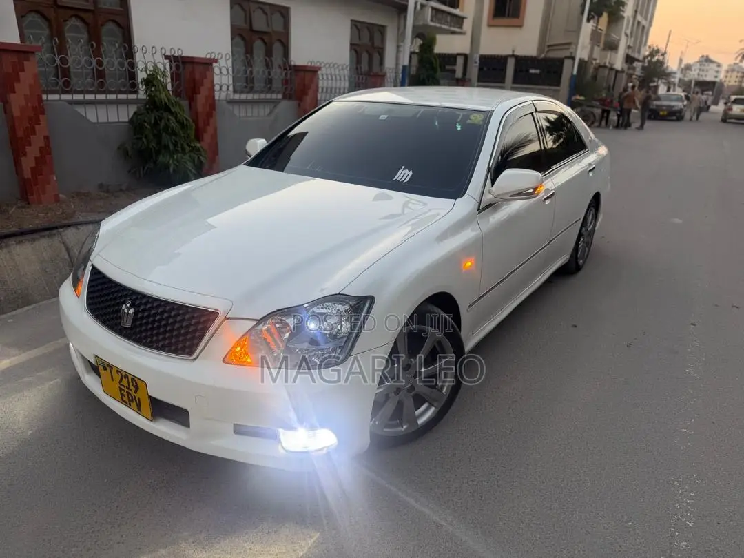 Toyota Crown Royale 2005 White